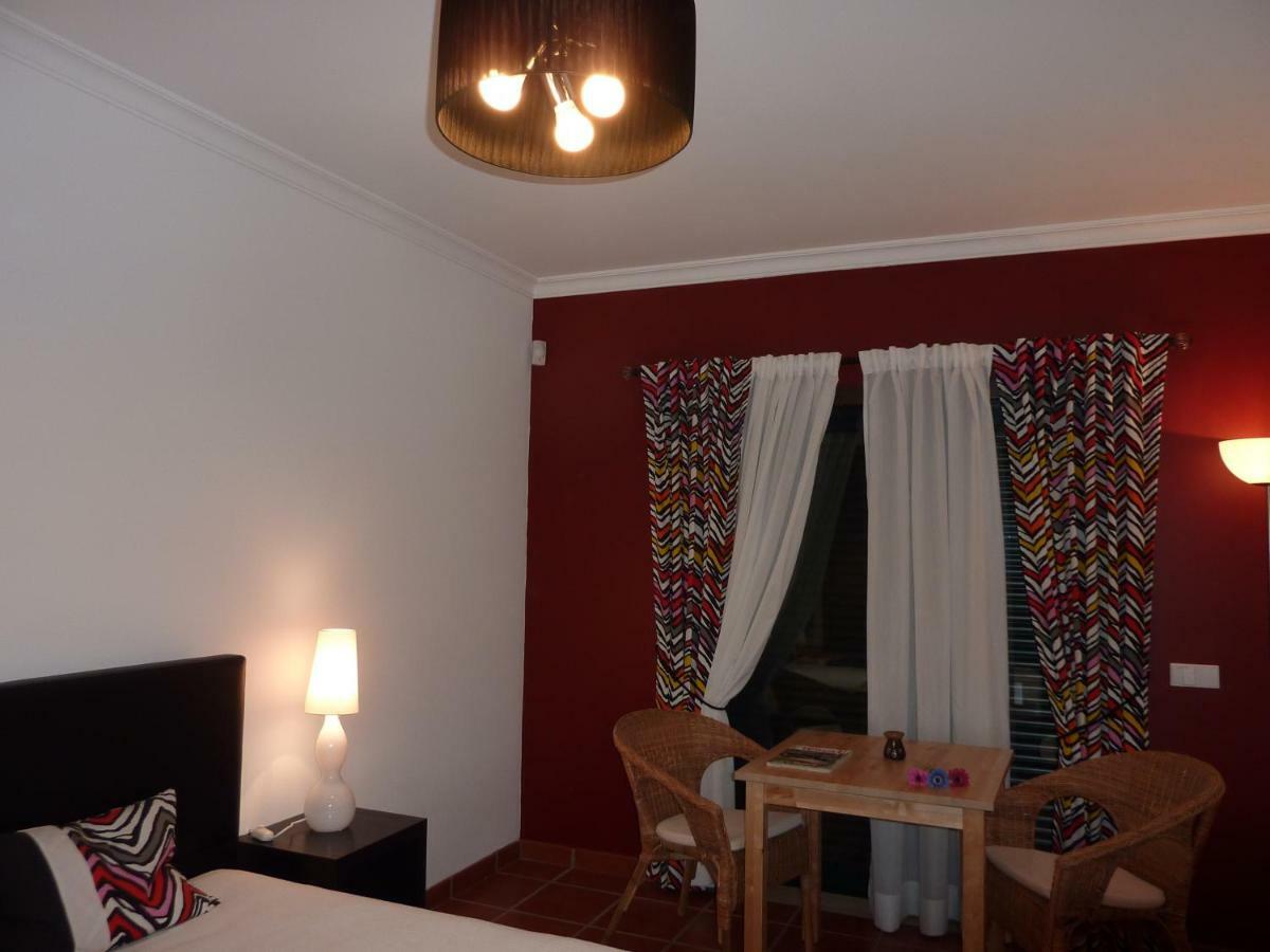 Quinta Helena Panzió Almoster Szoba fotó